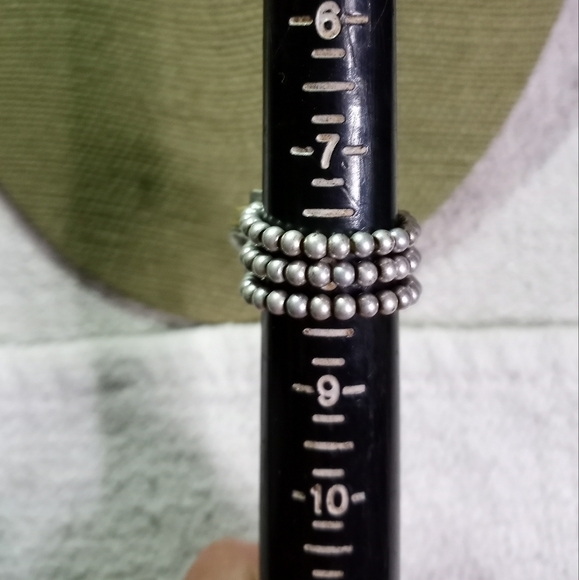 Silvertone yellow heart ♥ stretch ring sz.8 - Picture 2 of 4